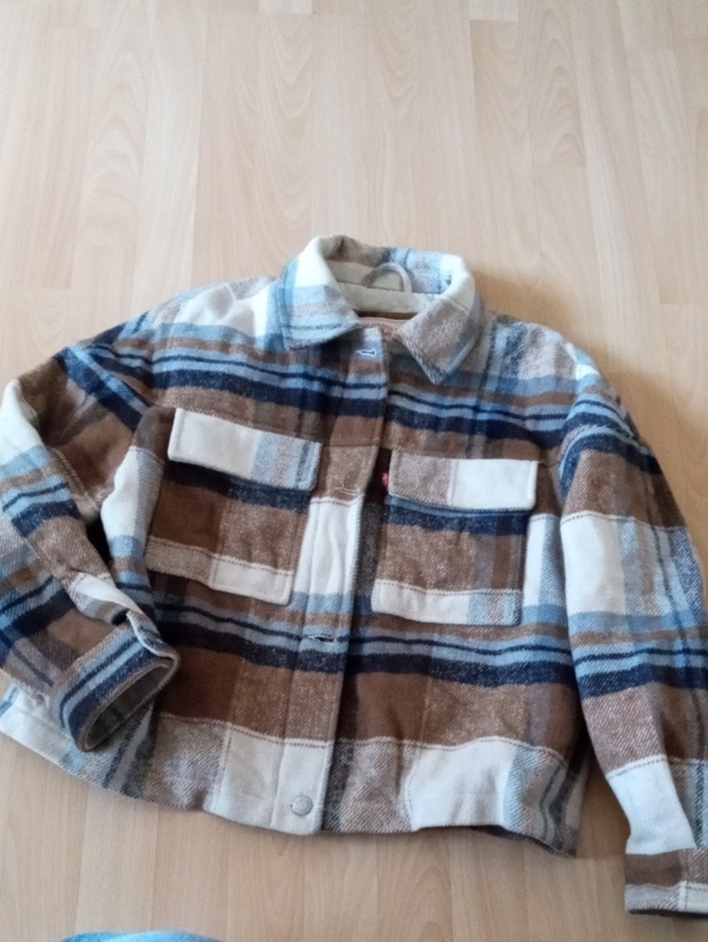 Women's  Levi's Plaid Shacket Jacket in Brown & Blue B44 L11 Crop Nwot